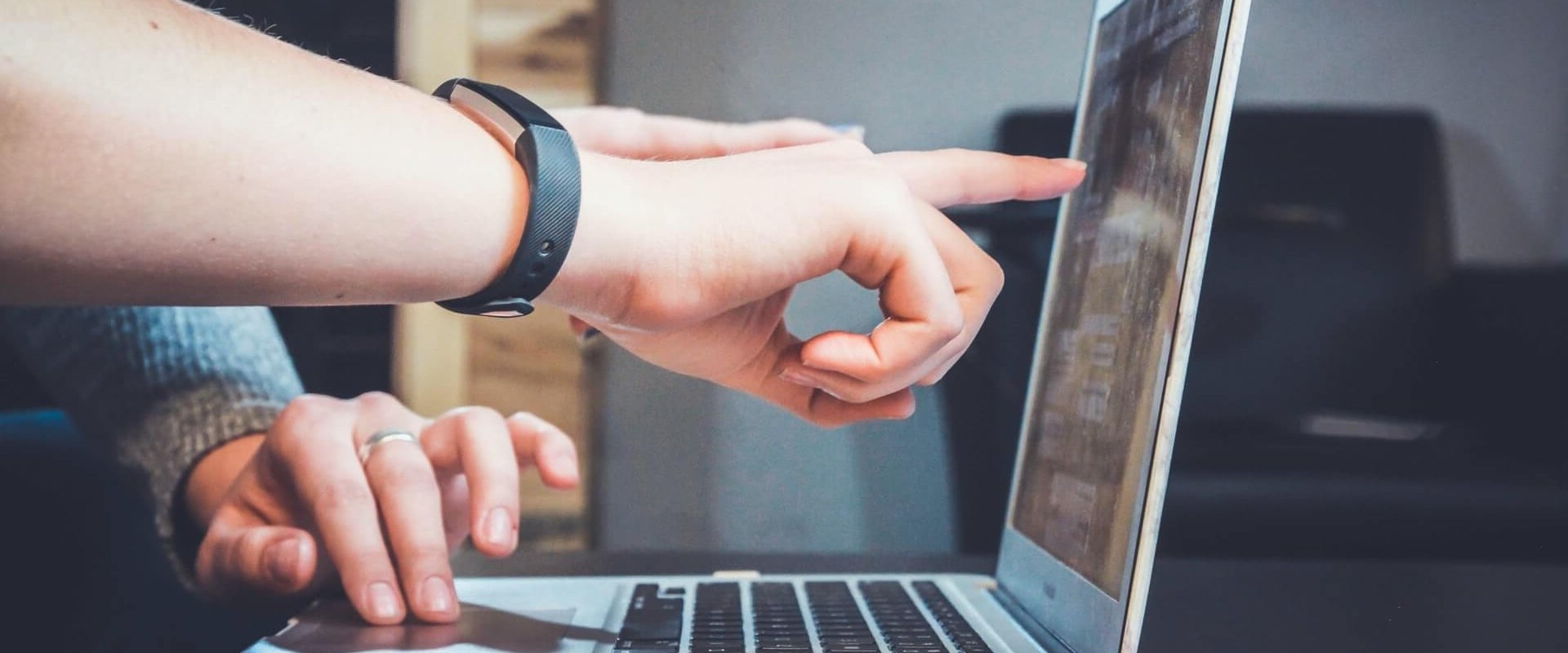 How can an ecommerce seo consultant help my business?